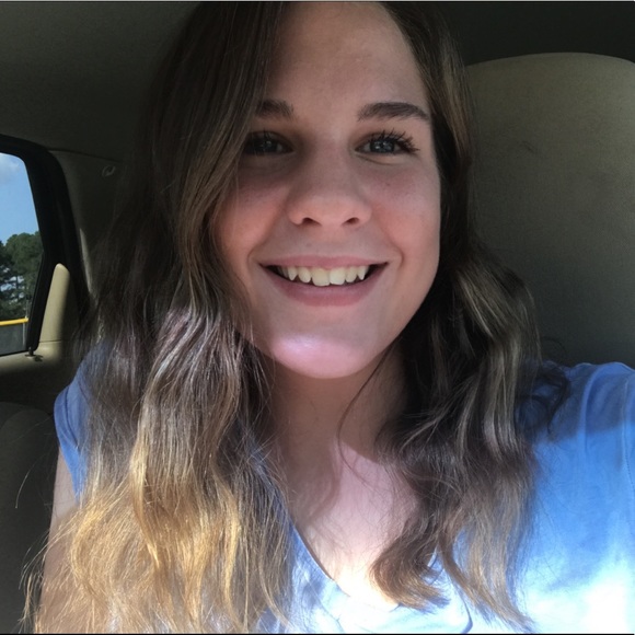 Meet your Posher, Alexis - Picture 1 of 1